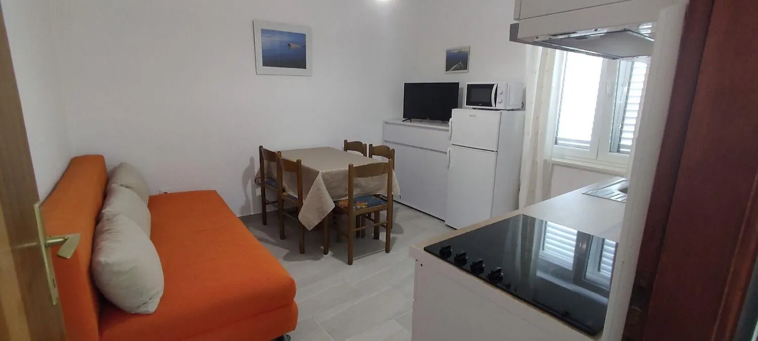 Apartments Pere - Parking And Barbecue Povljana Croatia