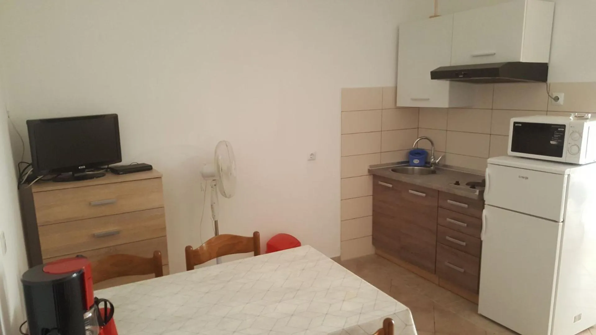 Apartments Pere - Parking And Barbecue Povljana 0*,  Croatia