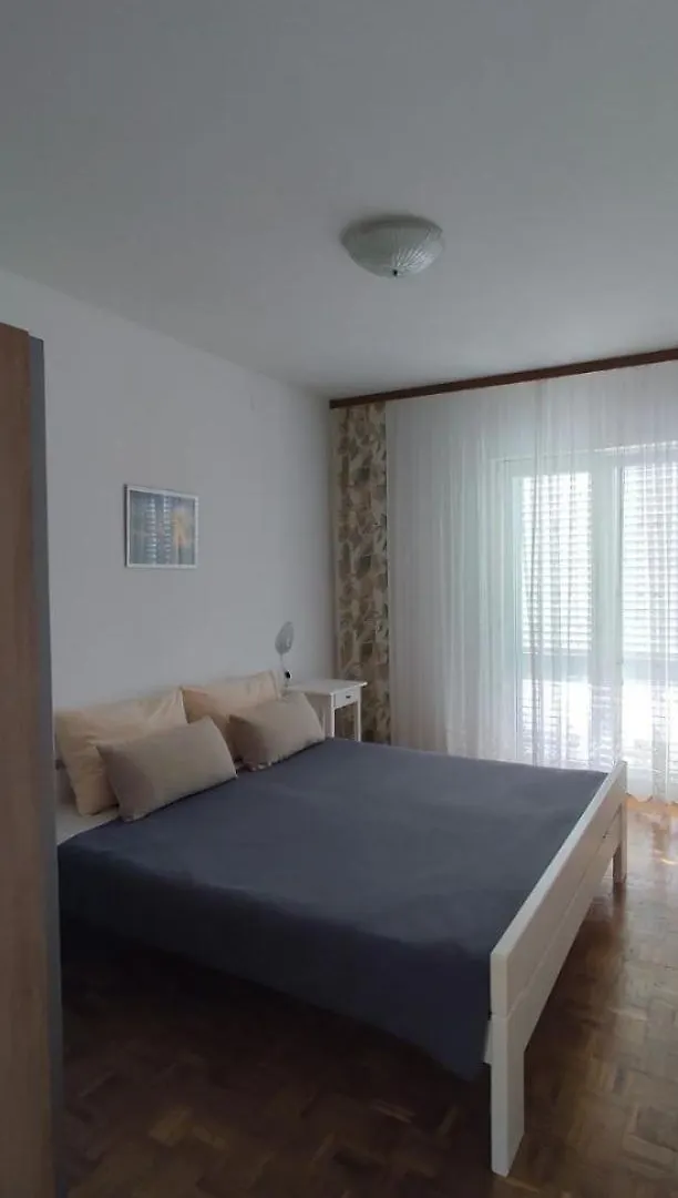 Apartments Pere - Parking And Barbecue Povljana 0*,  Croatia