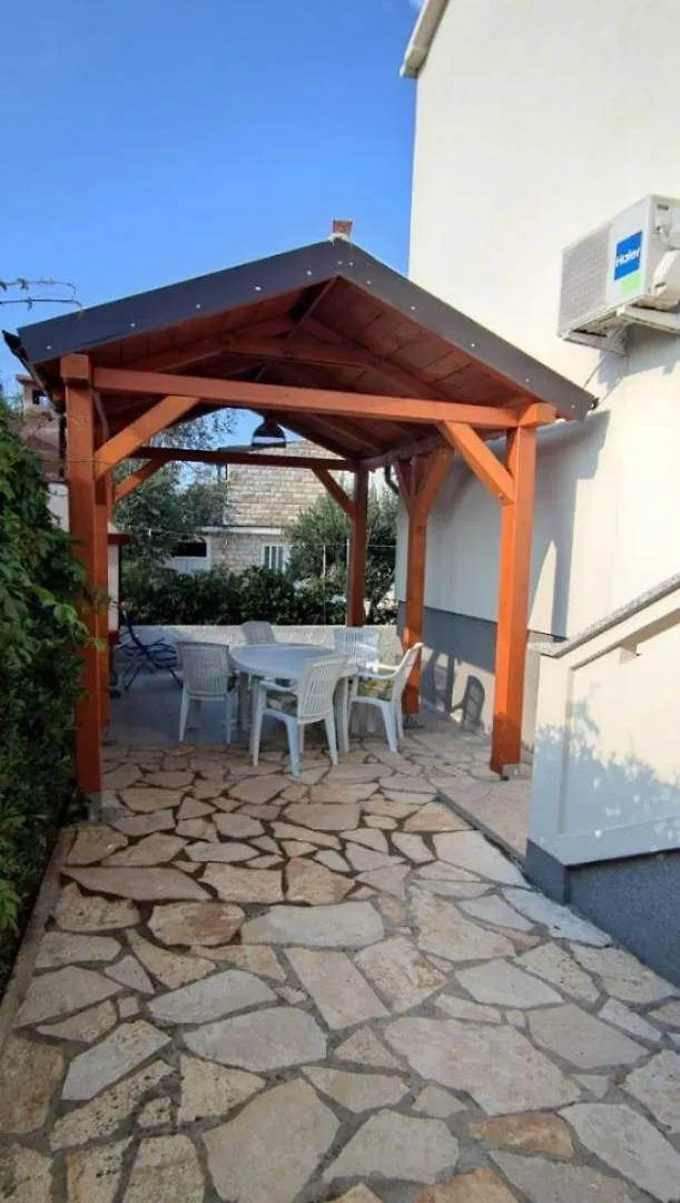 Apartments Pere - Parking And Barbecue Povljana Croatia